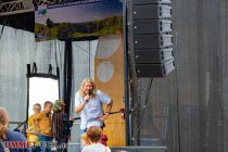 Musik auf der Bühne beim Naturparktag - Viele Kinderlieder und gut gelaunte Kids trugen zum guten Gelingen der Show bei. Infos: https://fuxmusic.com • © ummeteck.de - Silke Schön